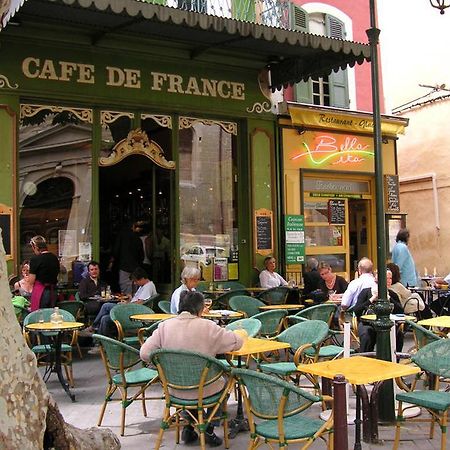 Studio De Charme Avec Sa Terrasse En Plein Coeur De Ville LʼIsle-sur-la-Sorgue المظهر الخارجي الصورة