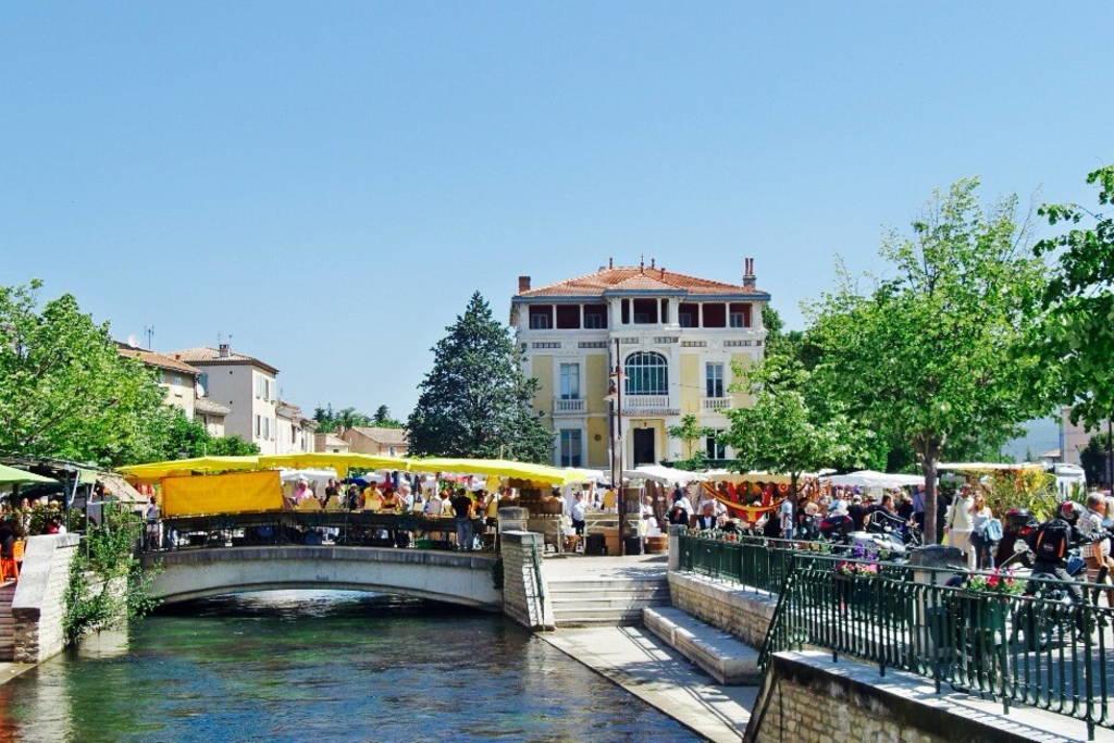Studio De Charme Avec Sa Terrasse En Plein Coeur De Ville LʼIsle-sur-la-Sorgue المظهر الخارجي الصورة
