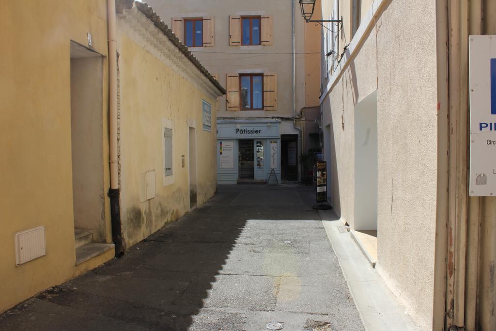 Studio De Charme Avec Sa Terrasse En Plein Coeur De Ville LʼIsle-sur-la-Sorgue المظهر الخارجي الصورة