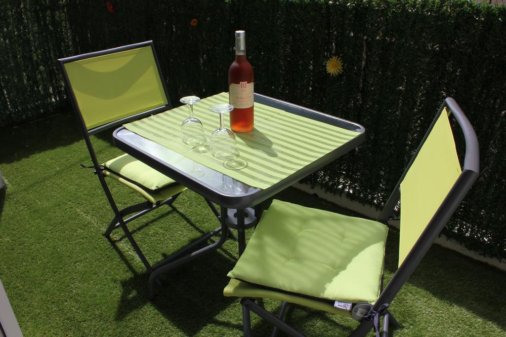 Studio De Charme Avec Sa Terrasse En Plein Coeur De Ville LʼIsle-sur-la-Sorgue المظهر الخارجي الصورة