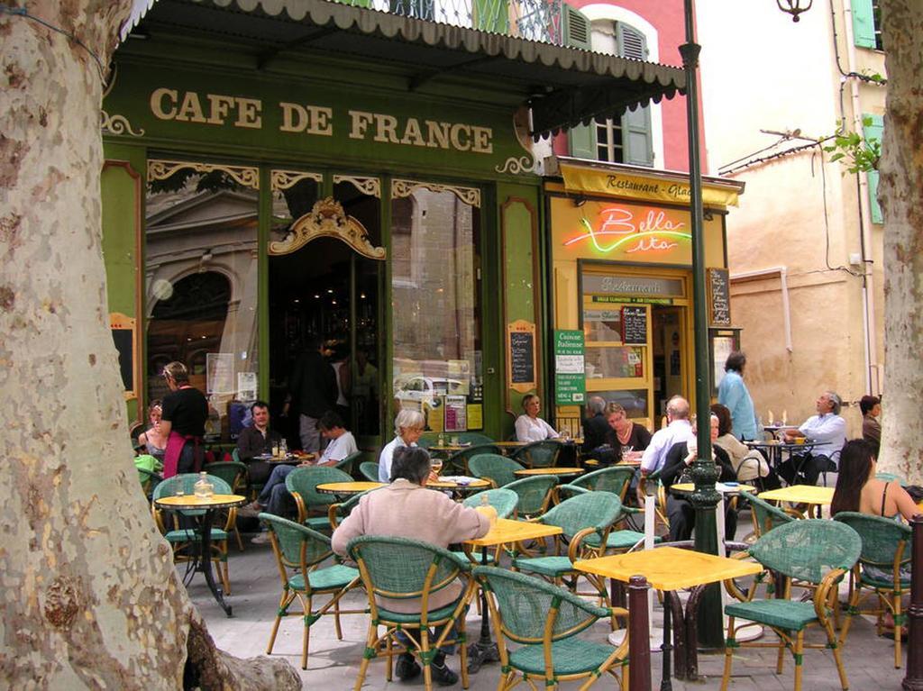 Studio De Charme Avec Sa Terrasse En Plein Coeur De Ville LʼIsle-sur-la-Sorgue المظهر الخارجي الصورة